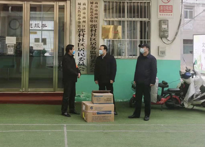 市城投公司愛(ài)心助力郭村社區(qū)疫情防控一線(xiàn)