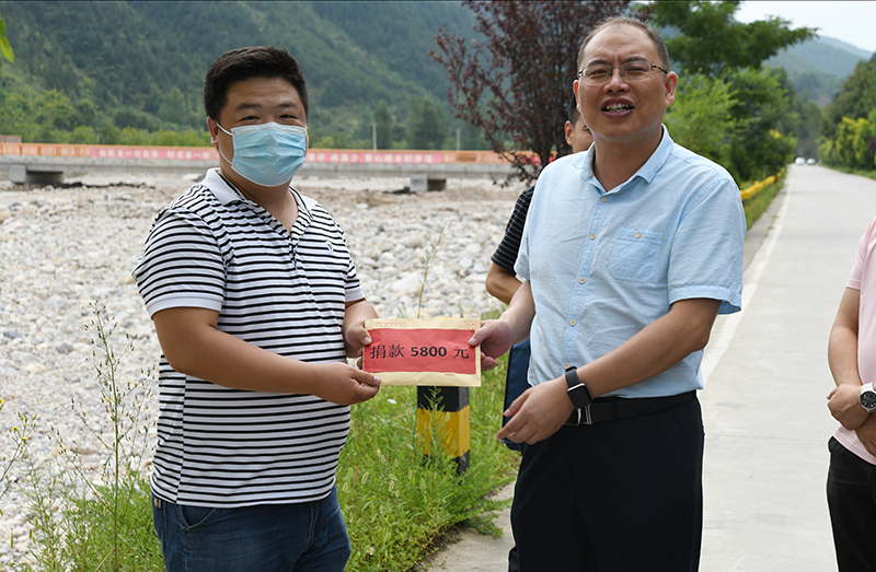 公司組織黨員和全體員工為洛南災(zāi)后重建獻愛心